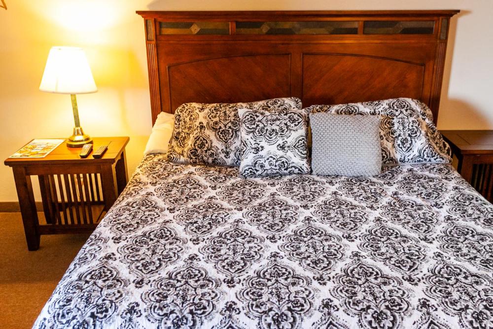Deluxe King Room interior